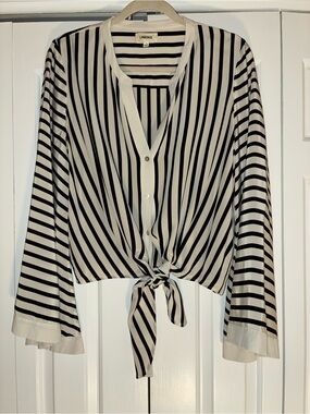 L’Agence sz Large striped tie front blouse